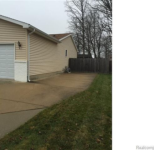 1st image of 5237 Crestwood Dr