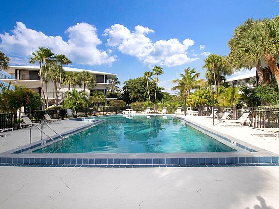 5th image of 12690 Overseas Hwy APT 14