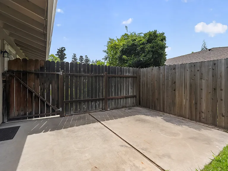 6121 Terrell Dr — Photo 12