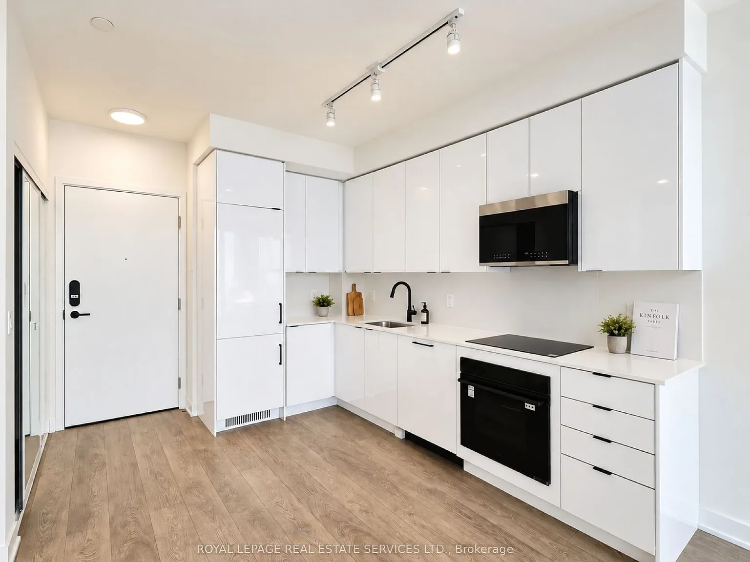 2 bed, $2,550 — Photo 2