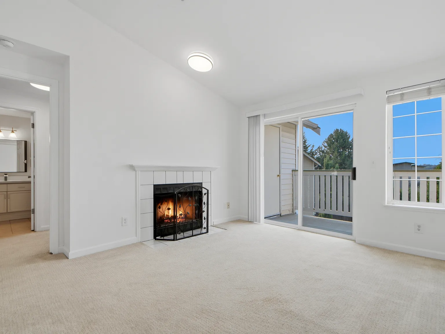 2 bed, 851 sqft, $2,100 — Photo 2