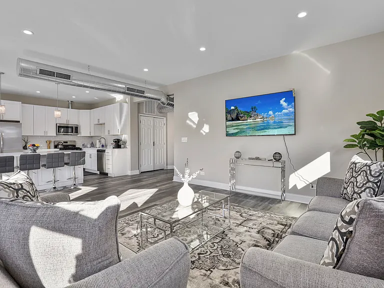 1111 Bonnie Brae Pl #3W — Photo 13
