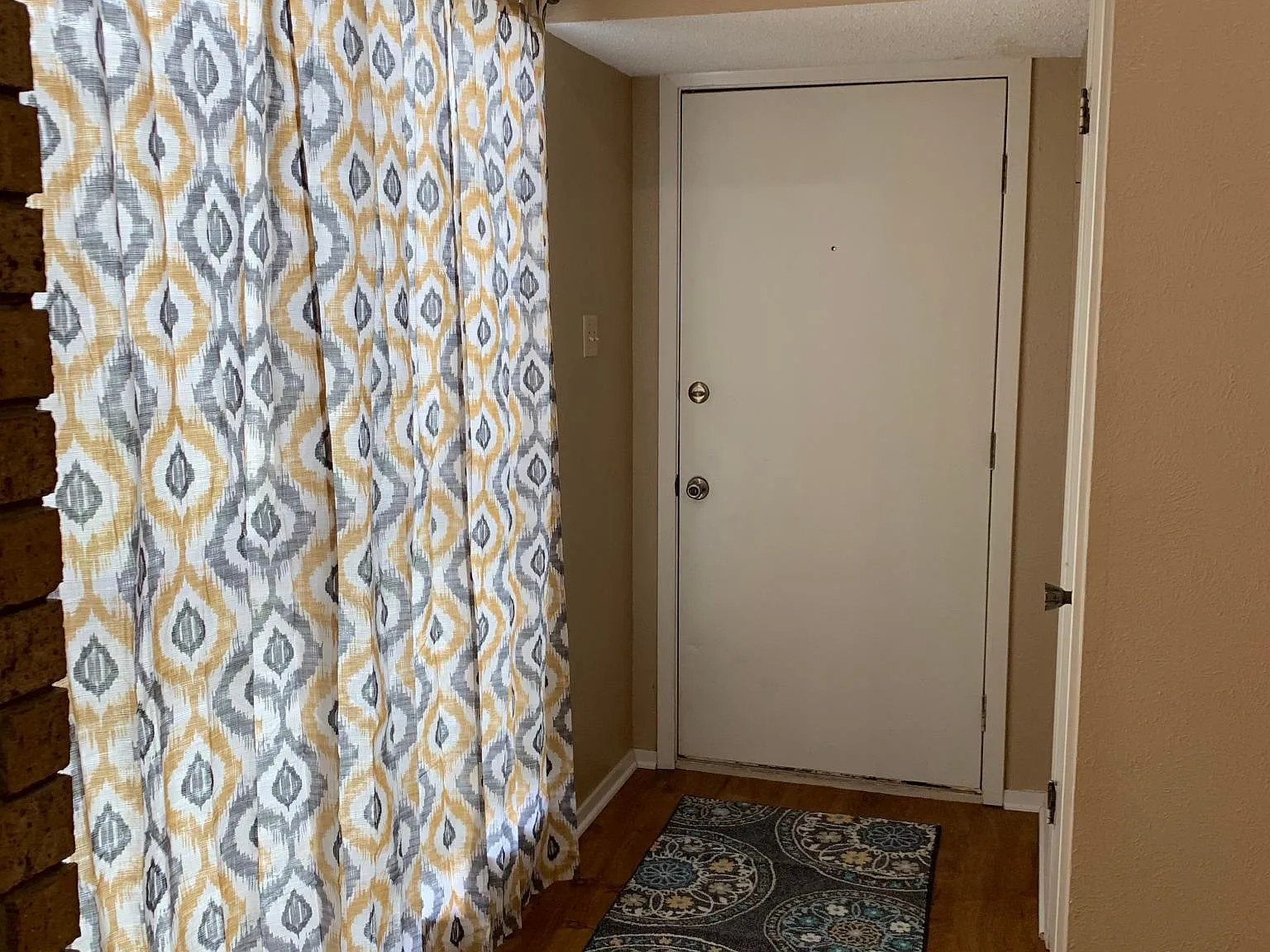 2 bed, 928 sqft, $1,200 — Photo 2