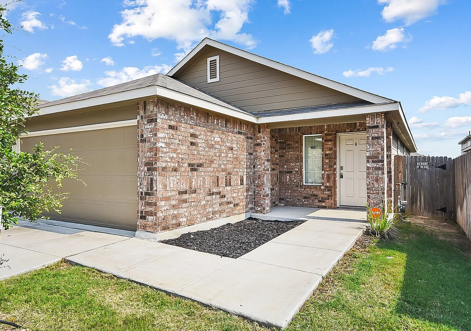 3 Bedroom 2 Bathrooms located in Stoney Creek Subdivision — Photo 1