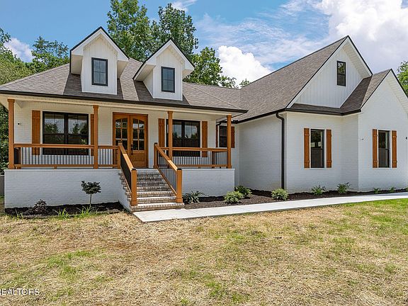 3rd image of 4 Riverchase Dr