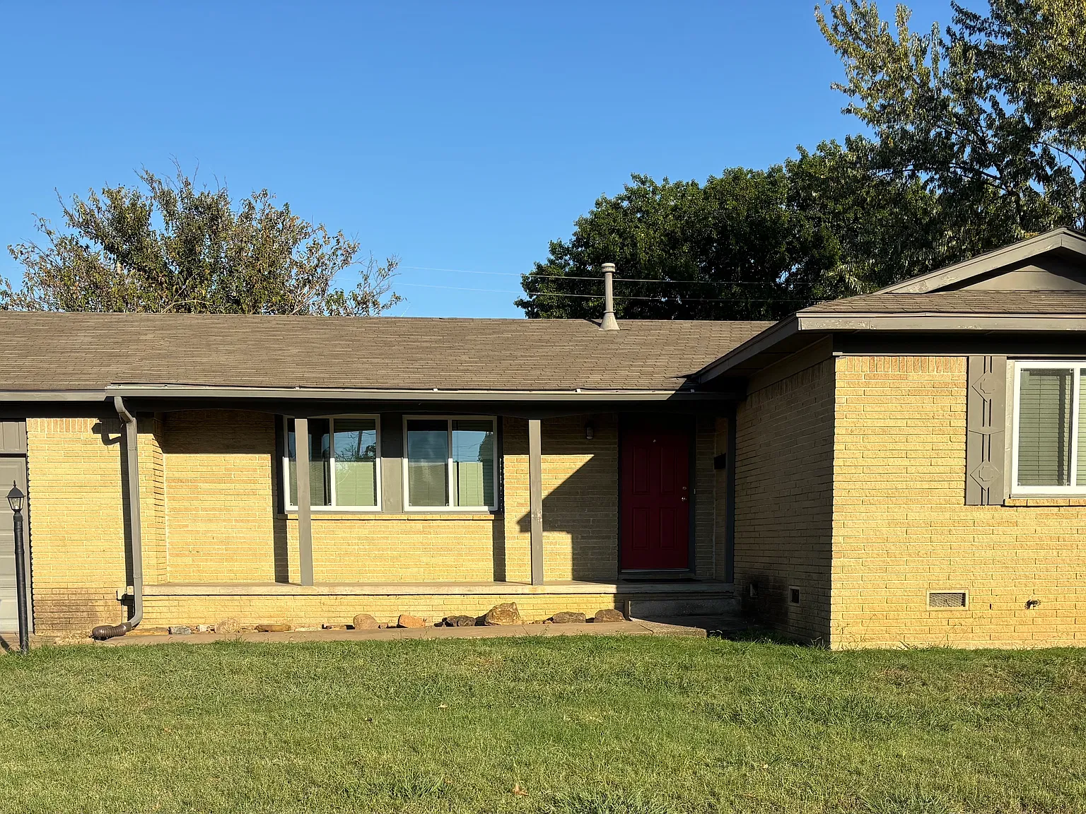3 bed, 1.5 bath, 1192 sqft, $1,400 — Photo 1