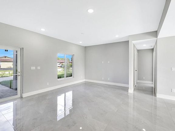 5th image of 21 NE 16th Pl