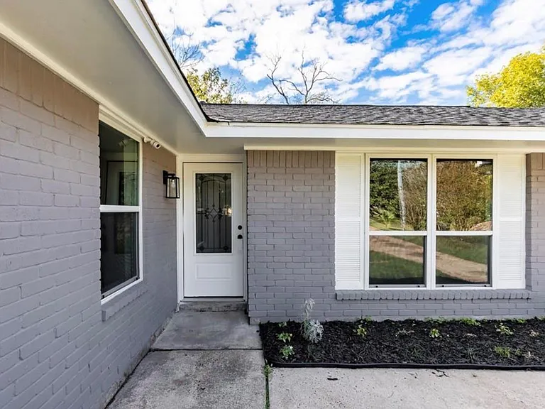 9807 Jaywood Dr — Photo 4