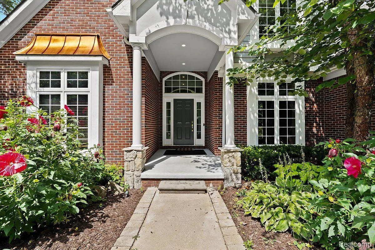6174 Nottingham Point photo 1