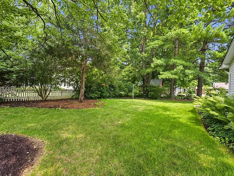 71 Forest Ave — Photo 10