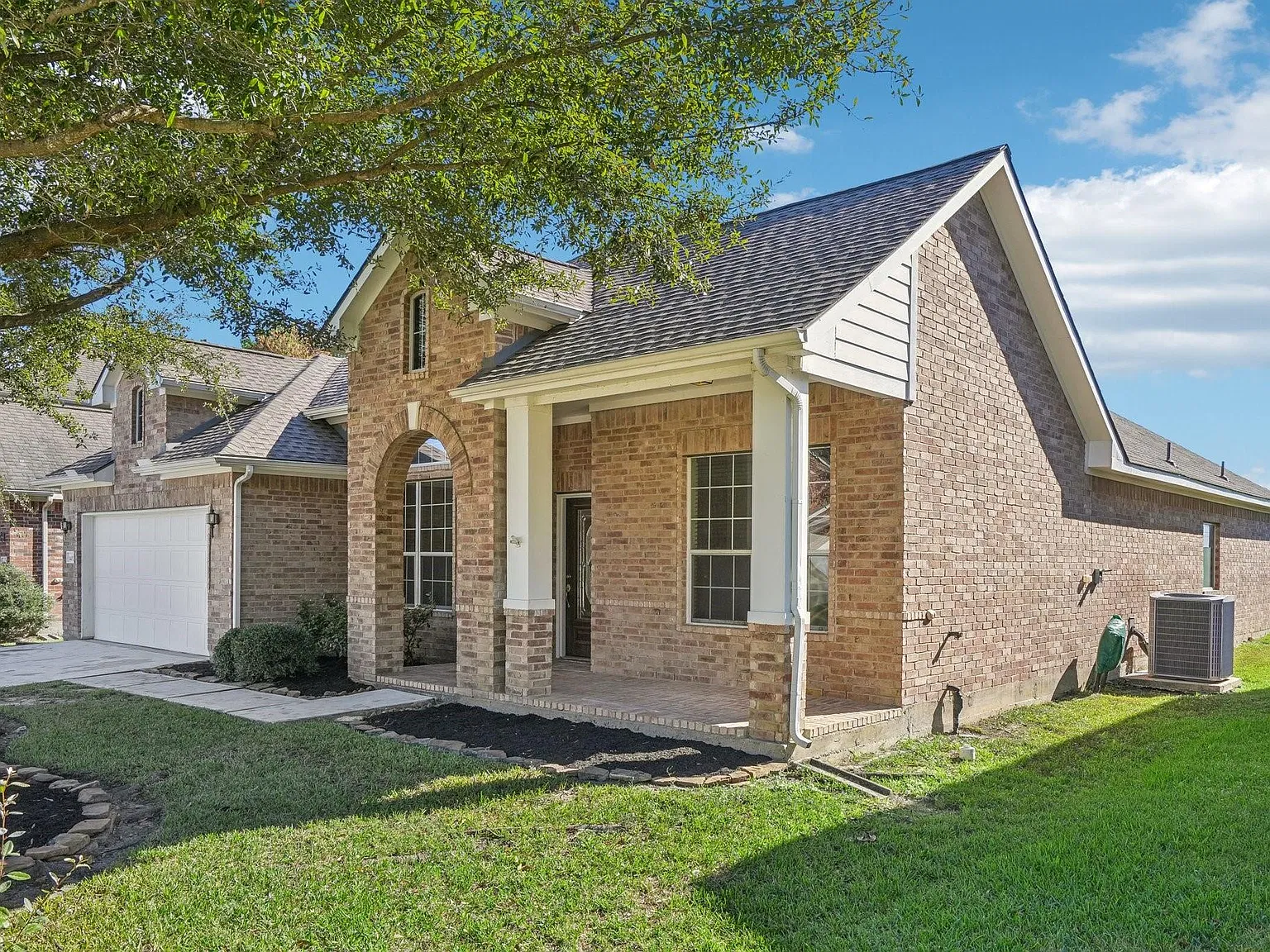 3 bed, 2.5 bath, 2667 sqft, $2,650 — Photo 4