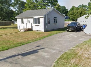 162 Bayview Dr, Mastic Beach, NY 11951