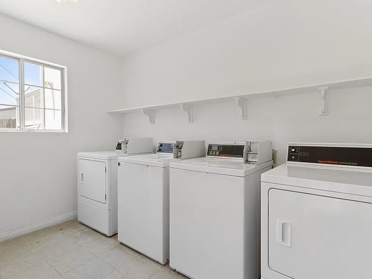 208 E Imperial Ave — Photo 10