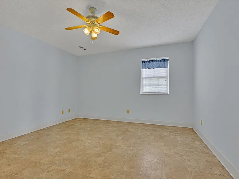 7506 Sleepy Hollow Rd — Photo 18