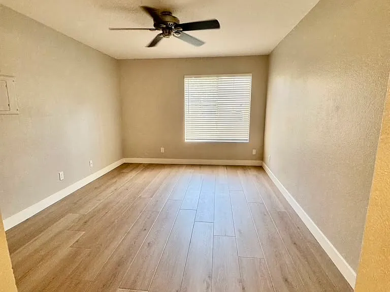 5455 Canoga Ave #103 — Photo 17