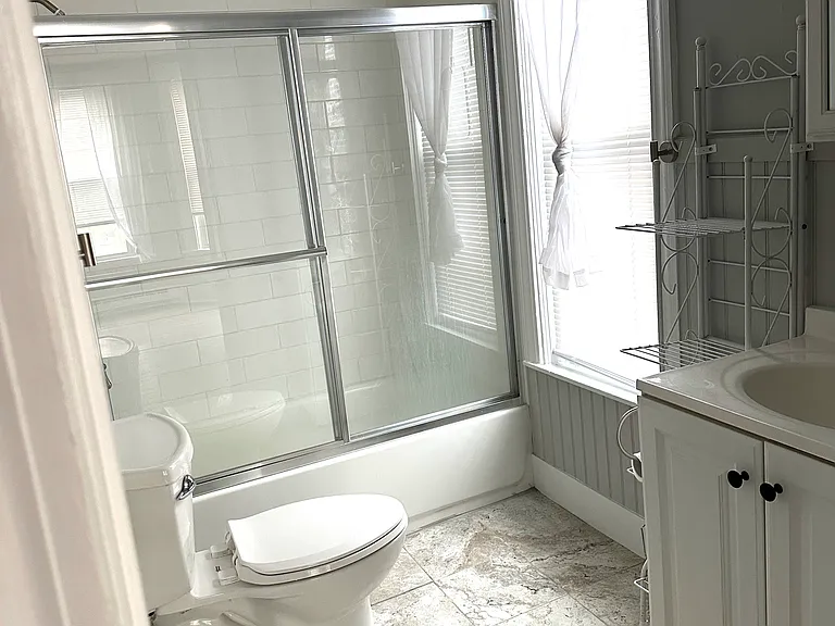 452 Main St #4 — Photo 4