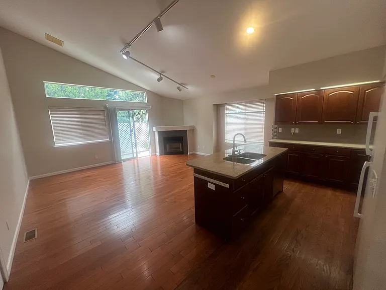 1814 S Ironton St — Photo 14