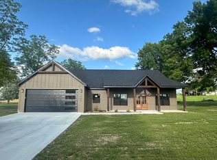 1988 Morris Rd #B, Mountain Grove, MO 65711