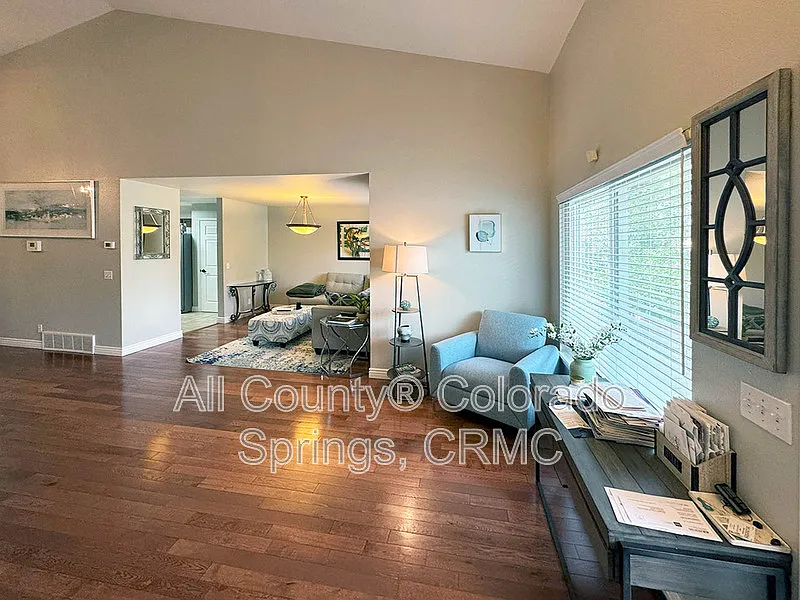 4 bed, 3.0 bath, 2576 sqft, $2,595 — Photo 3