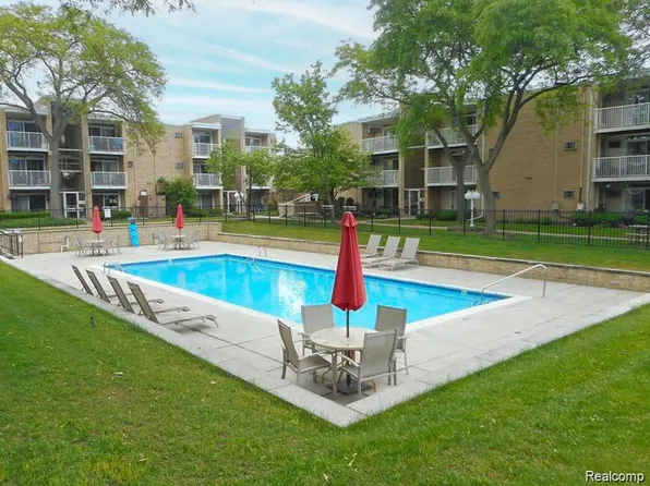 4909 Crooks Rd APT D6, Royal Oak, MI 48073