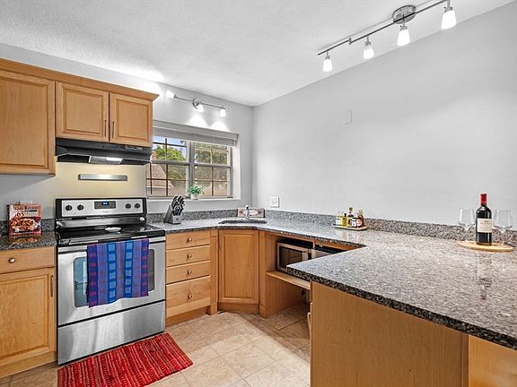 5th image of 4 Robinwood Ave APT 6