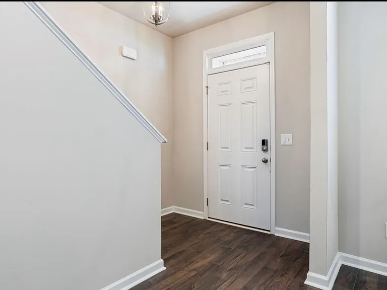 997 Hay Meadow Dr — Photo 2