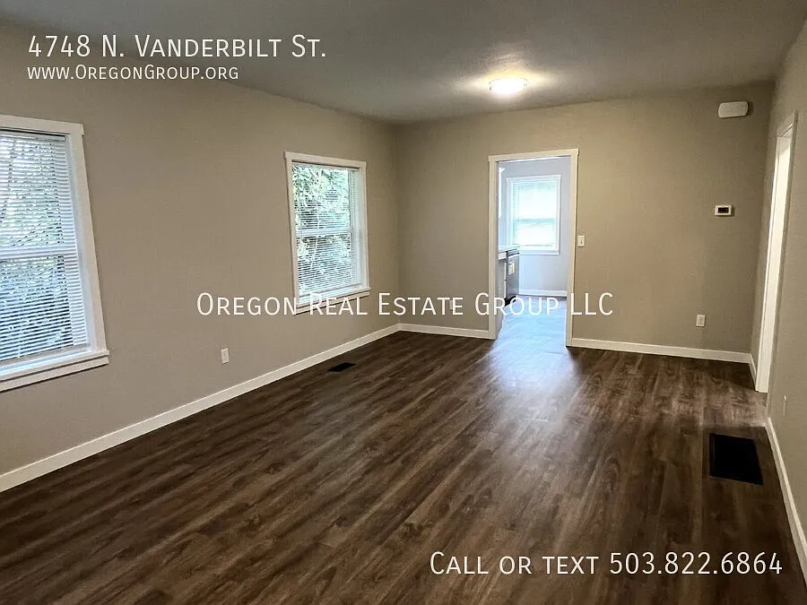 Newly Renovated 3 Bedroom Bungalow! — Photo 2