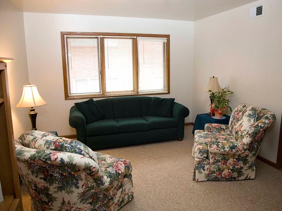 2nd image of 3571 Davenport St