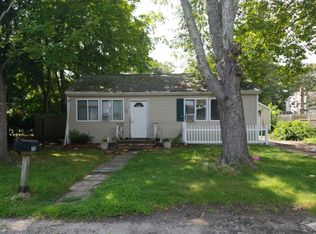 72 Lexington Rd, Shirley, NY 11967