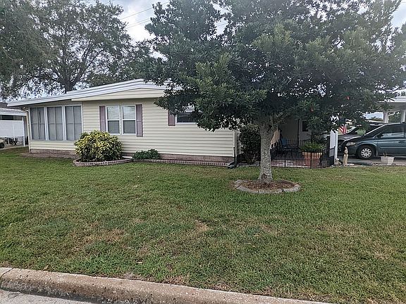 3rd image of 25724 Espanola Dr