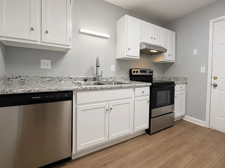 412 Fairfax Dr #6 — Photo 28