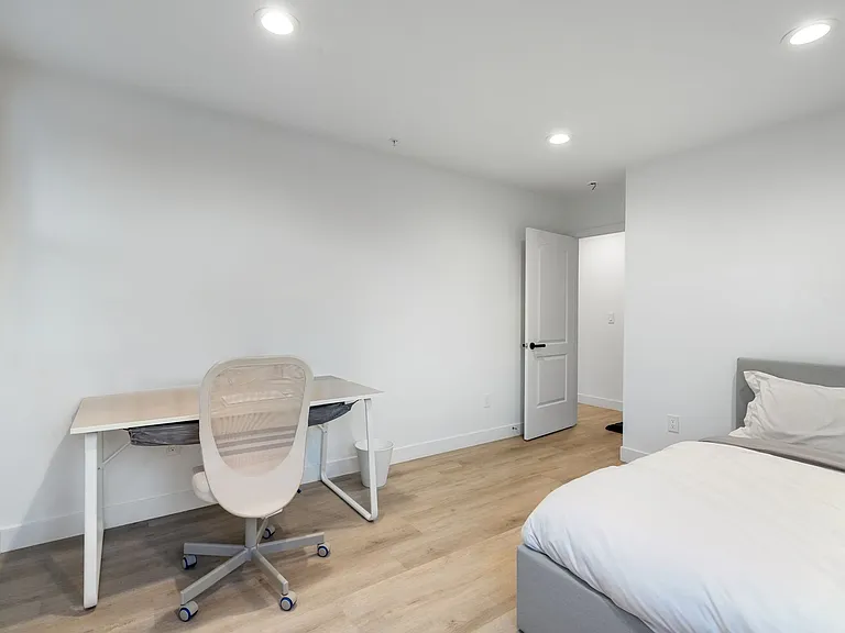 1029 Lord St — Photo 12