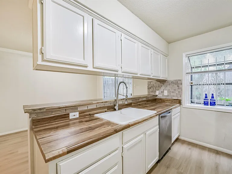 5917 Fairdale Ln #10 — Photo 19