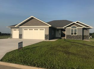 606 Christians Trl, Fairbank, IA 50629