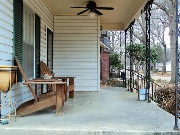 2nd image of 1119 Woodlawn St