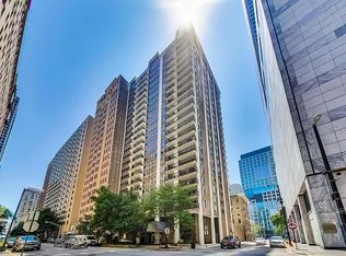 201 E Chestnut St, Chicago, IL 60611