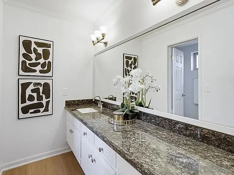 10260 Meadowview Dr — Photo 2