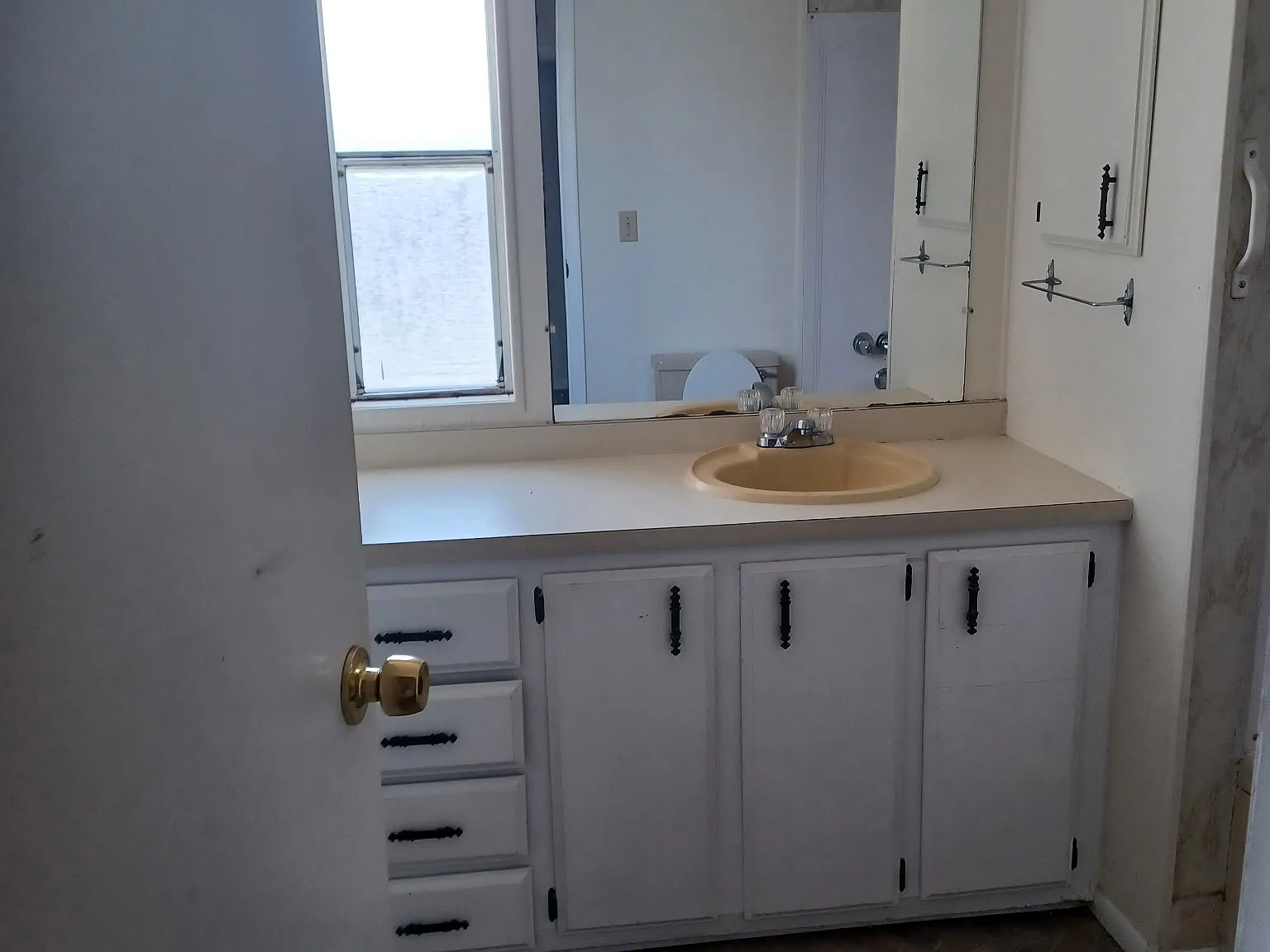 2 bed, 1064 sqft, $1,700 — Photo 2
