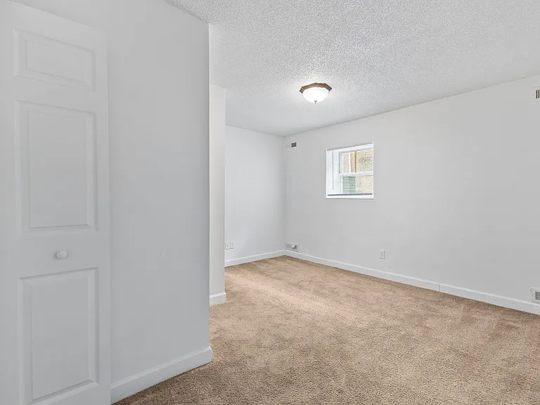 Balsam Avenue Apartments - The Courts — Photo 22