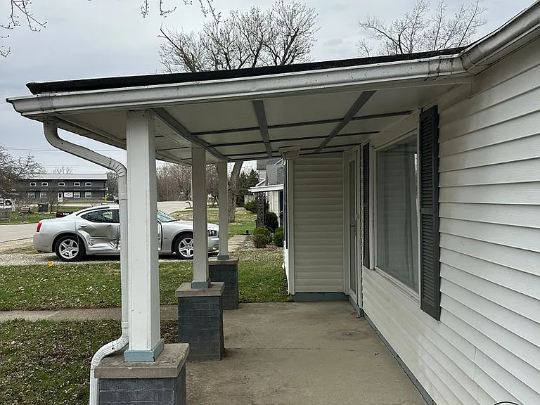 1604 S Oakdale Dr — Photo 3