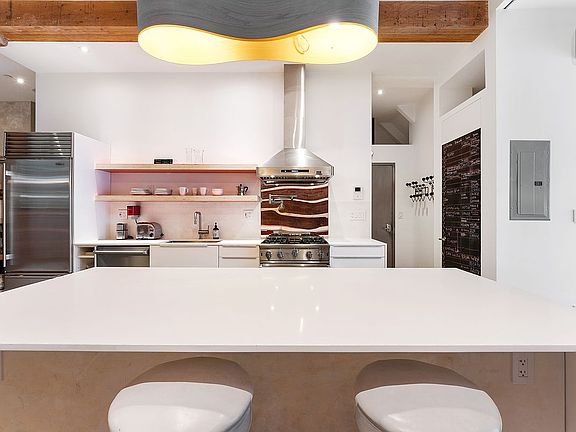 3rd image of 876 Pacific St #1