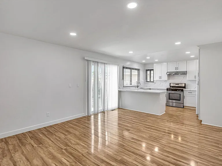 1680 Chestnut St — Photo 8