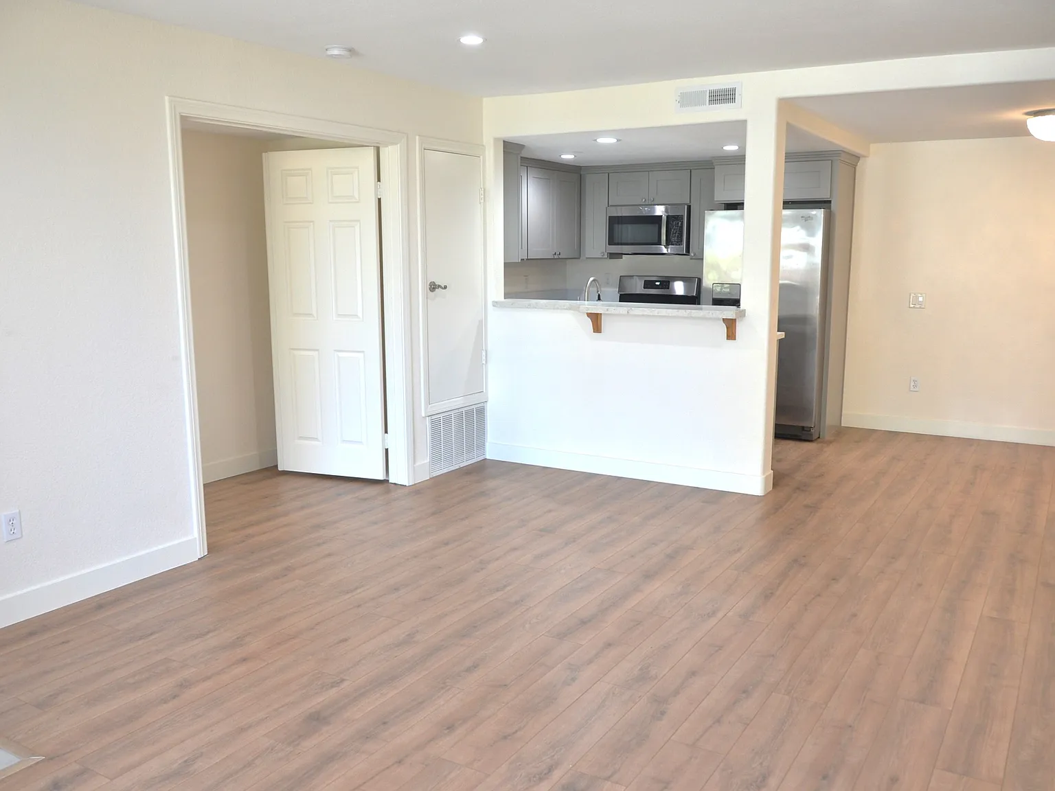 2 bed, 942 sqft, $2,800 — Photo 4