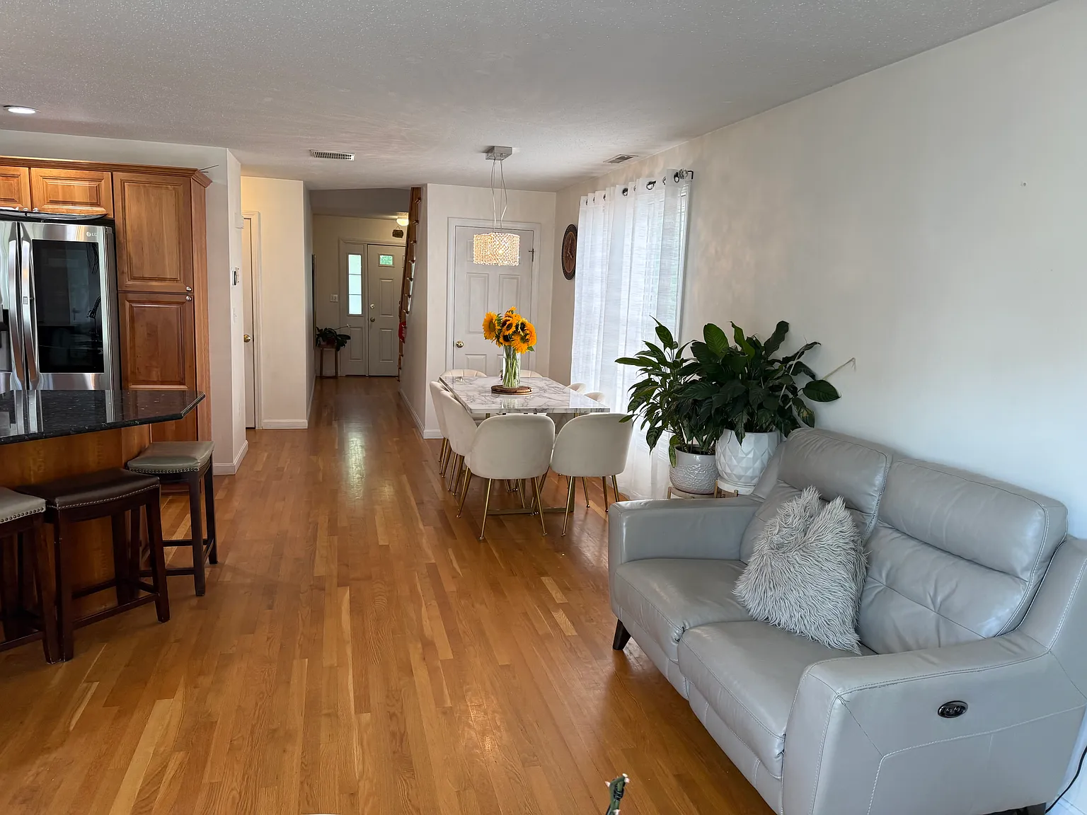 3 bed, 2.5 bath, 1444 sqft, $3,900 — Photo 4