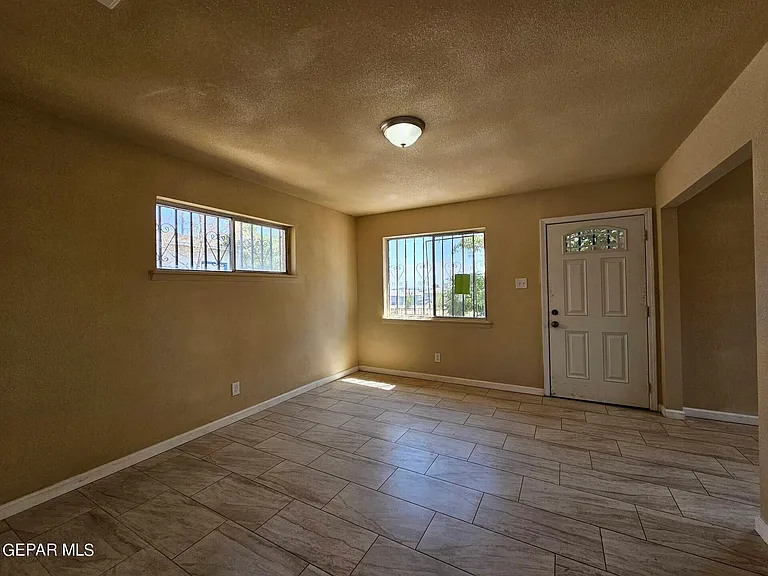 6005 Tampa Ave — Photo 4