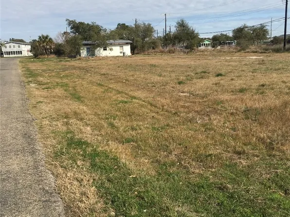 609-610 W Shady Oak Ln, Rockport, TX 78382