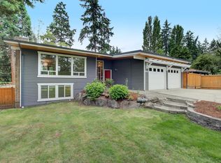 8049 NE 28th St, Medina, WA 98039