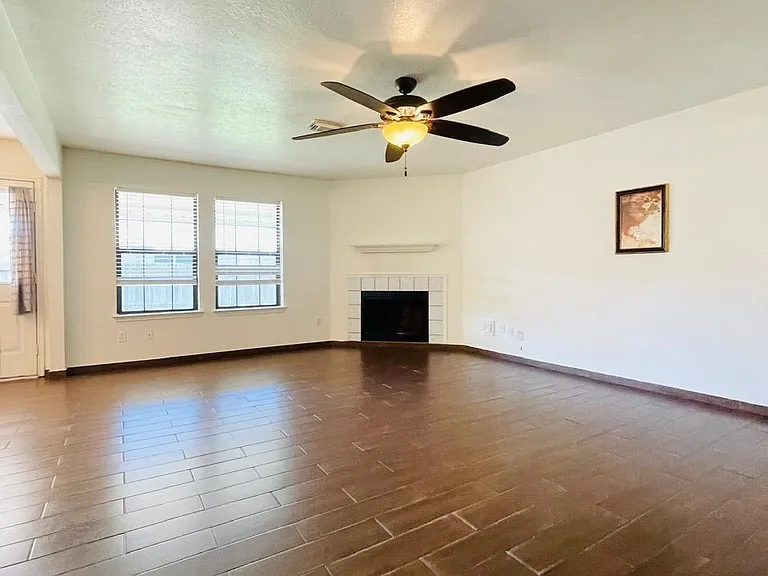 3915 Vauxhall Dr S — Photo 12