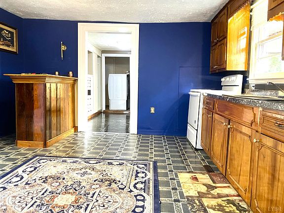 4th image of 2256 Palm St