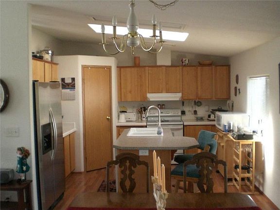 Large kitchen , light & bright